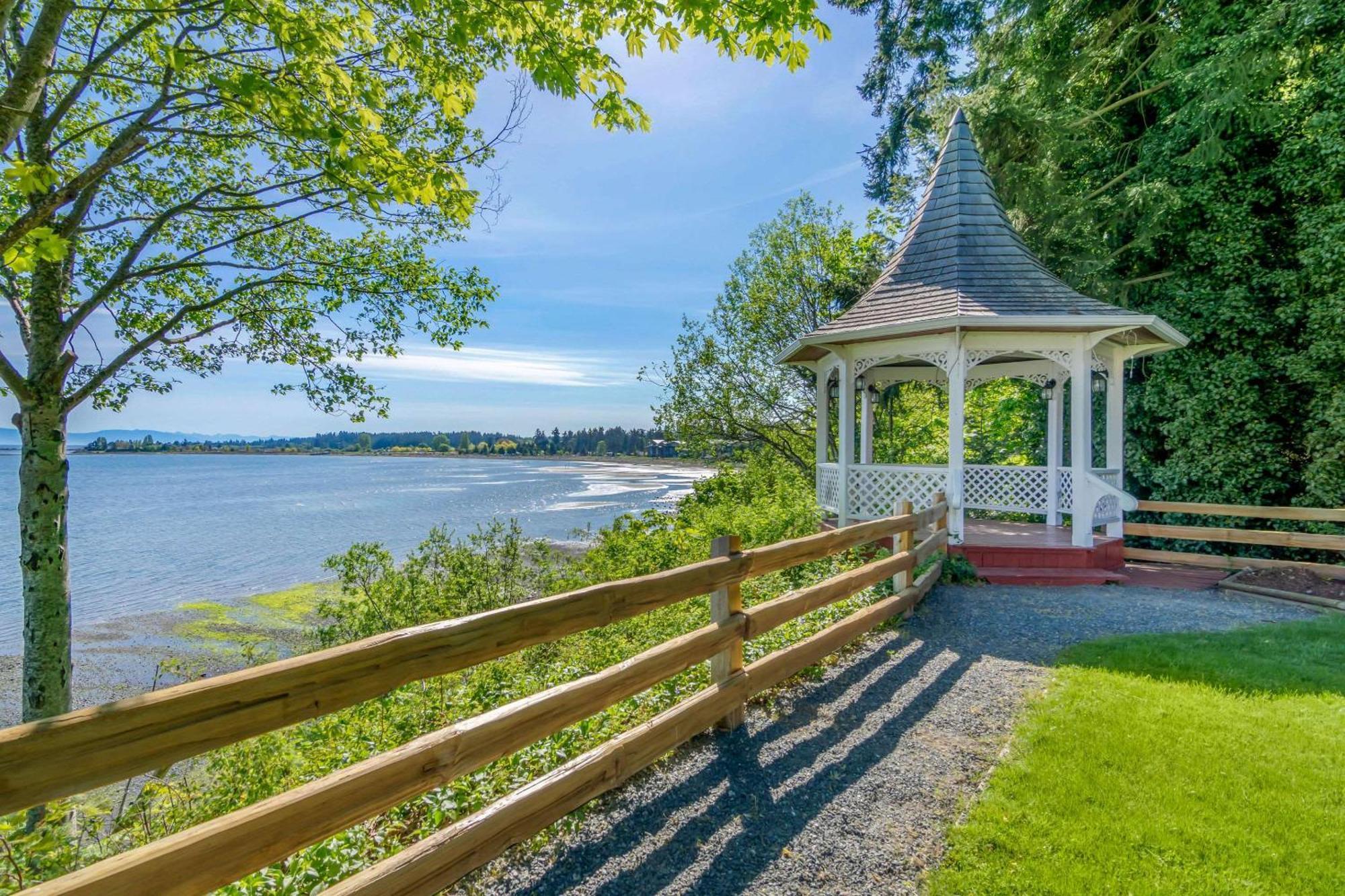 Bayside Oceanfront Resort Parksville Dış mekan fotoğraf